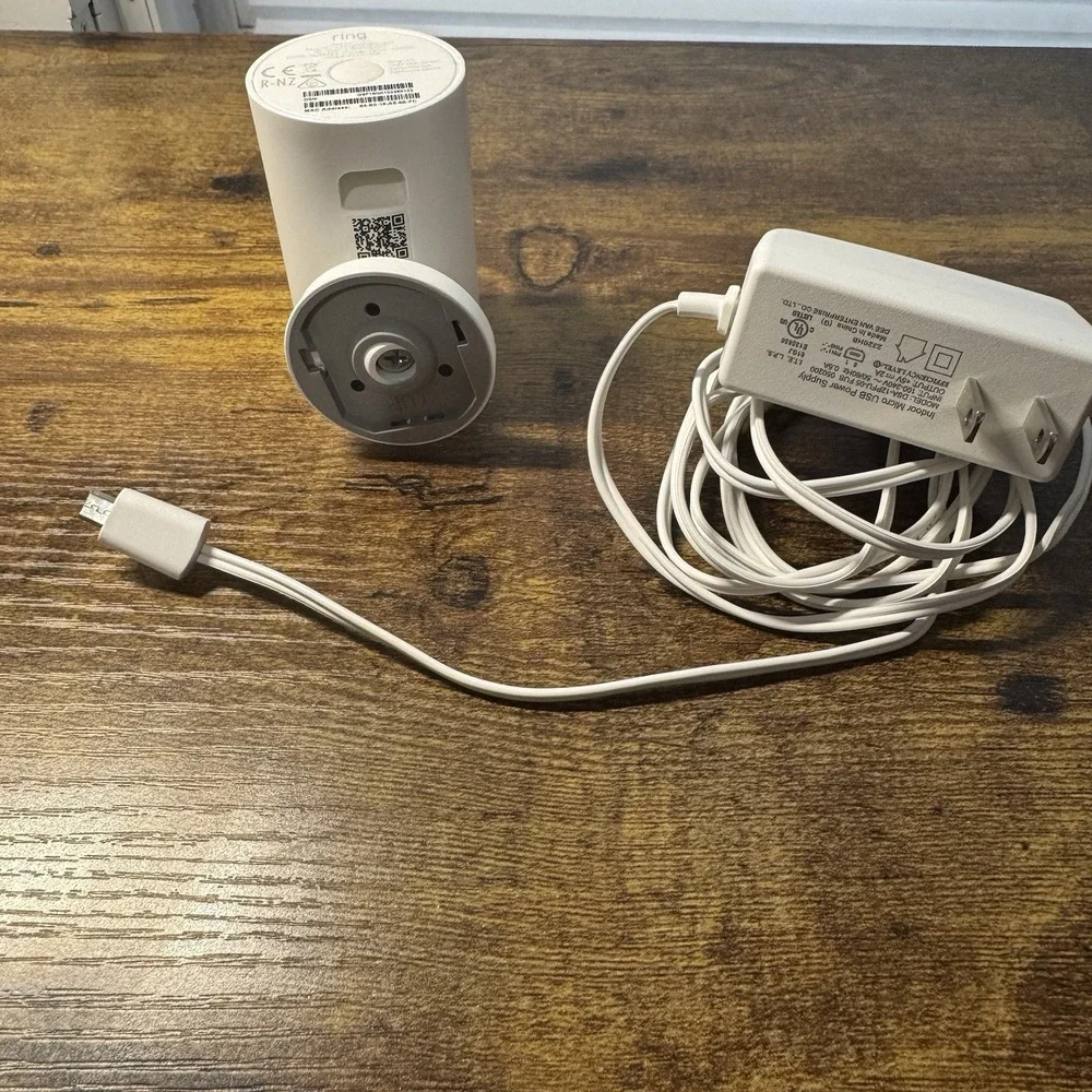Ring Indoor Cam Compact Plug-In HD Security Camera‎ (1st Gen) White